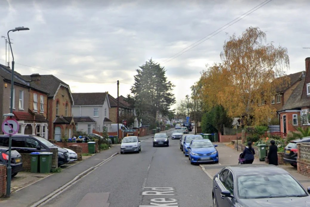 Met Police launch murder investigation after man shot dead in Erith
