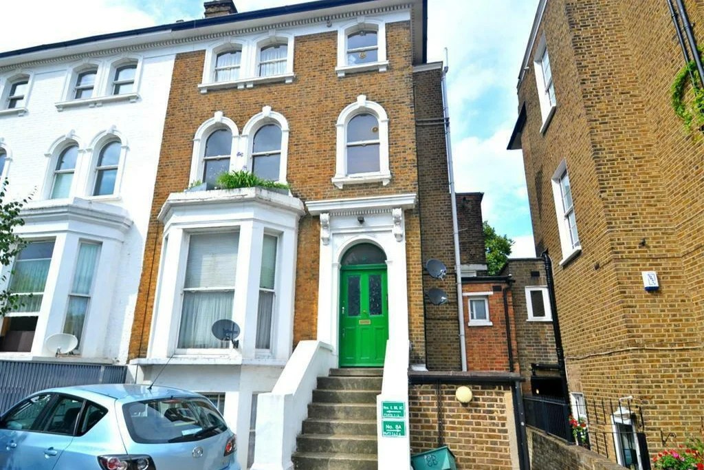 No bids for tiny Ealing flat auctioned with a guide price of just £