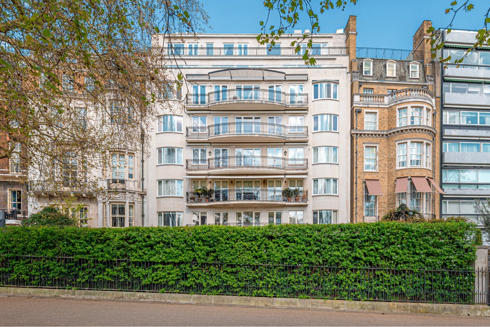 New price record for Mayfair with sale of unmodernised apartment for £