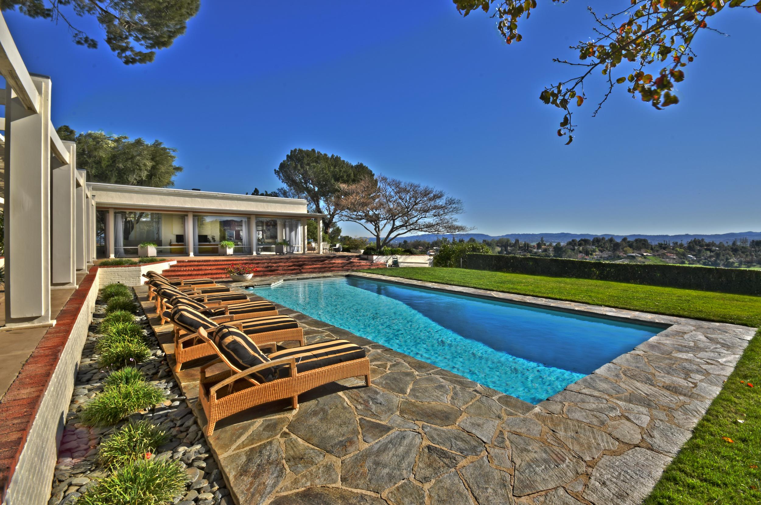 Frank Sinatra's home is on the market for £9.77 million and it's a