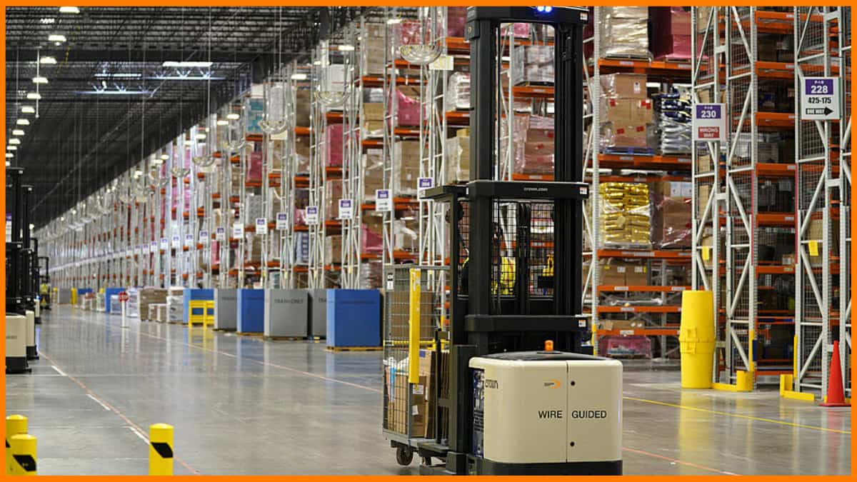 How does Amazon Manage its Supply Chain and Logistics? Supply chain