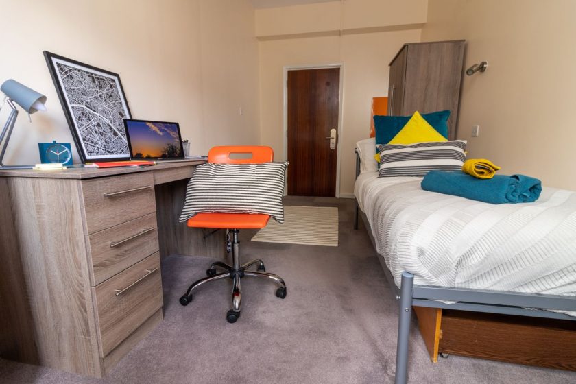 Student in London for less than £200/week