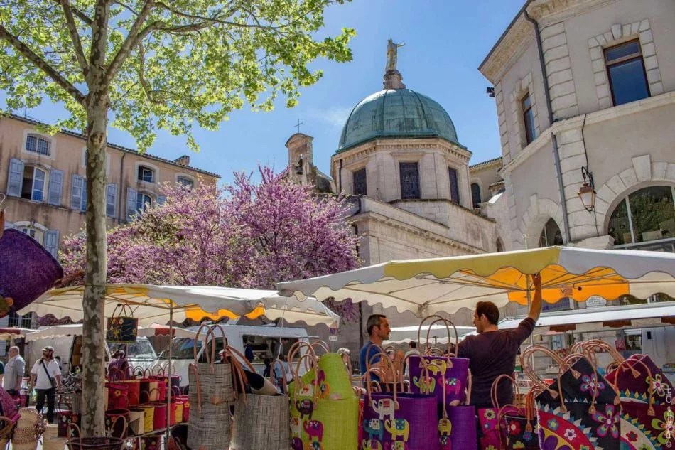 the Luberon and the Alpilles by bike bike ride trip SunEBike