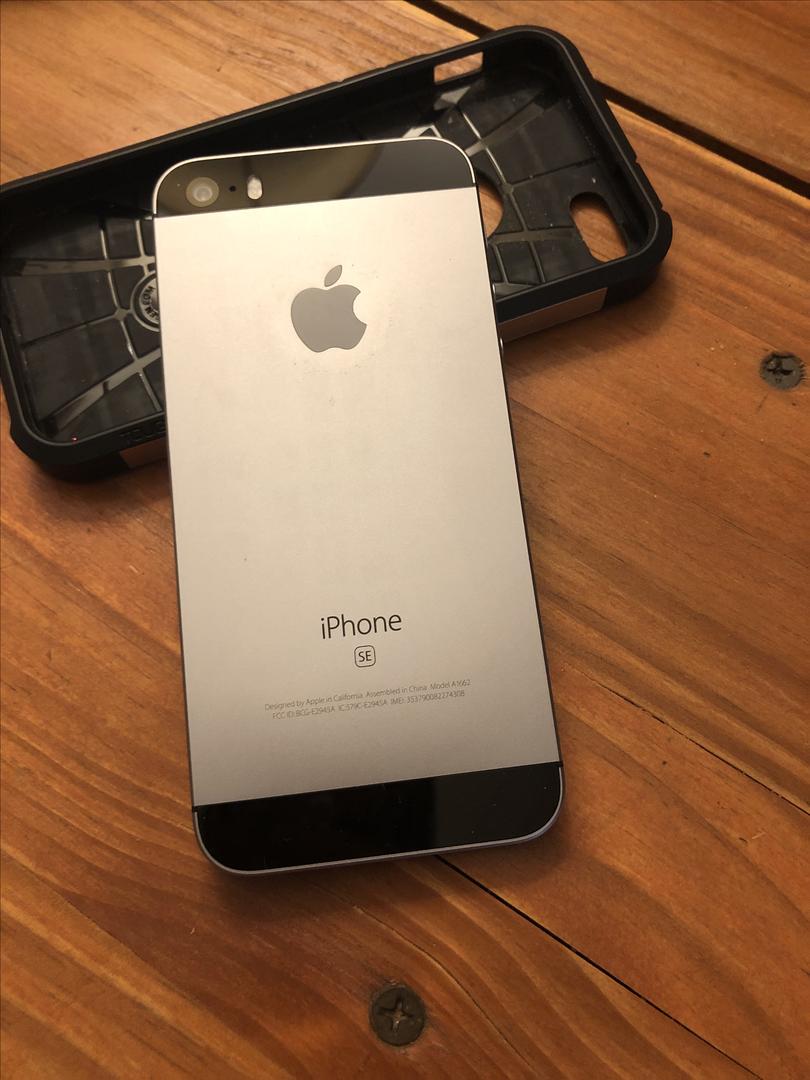 Apple iPhone SE (Unlocked) [A1662] Grey, 32 GB LRNF92569 Swappa