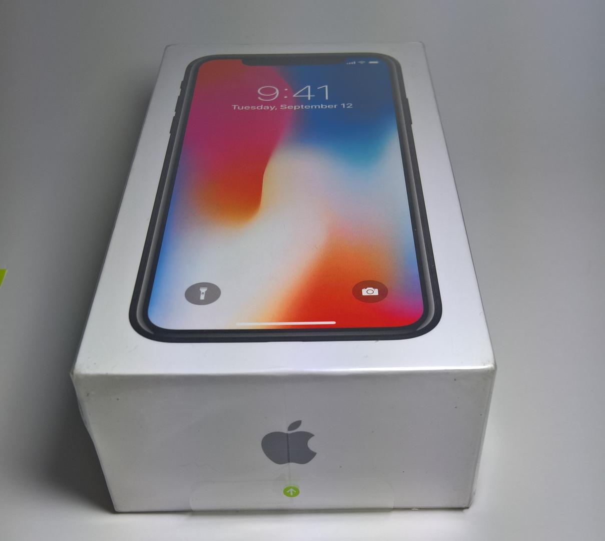 Apple iPhone X (Unlocked) [A1865] Gray, 256 GB LRNL68633 Swappa
