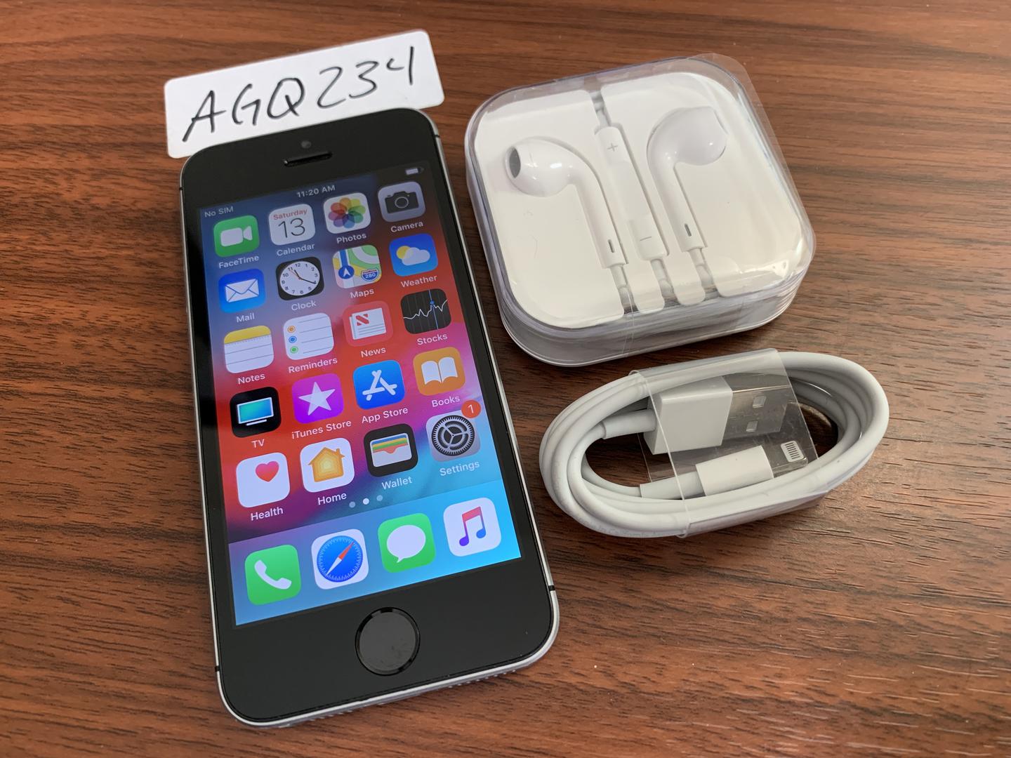 Apple iPhone SE (Unlocked) [A1662] Grey, 32 GB LRRZ86021 Swappa