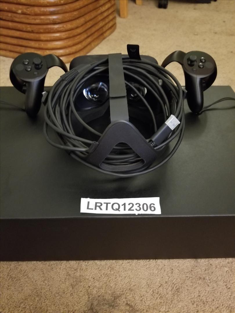 Oculus Rift CV1 Black LRTQ12306 Swappa