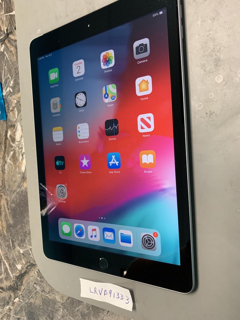 Apple iPad 5th Gen Unlocked, Gray, 32GB, A1823 LRVB91333 Swappa