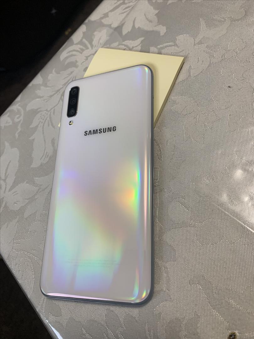 Samsung Galaxy A50 Unlocked, White, 64GB, 4GB LRVZ46480 Swappa