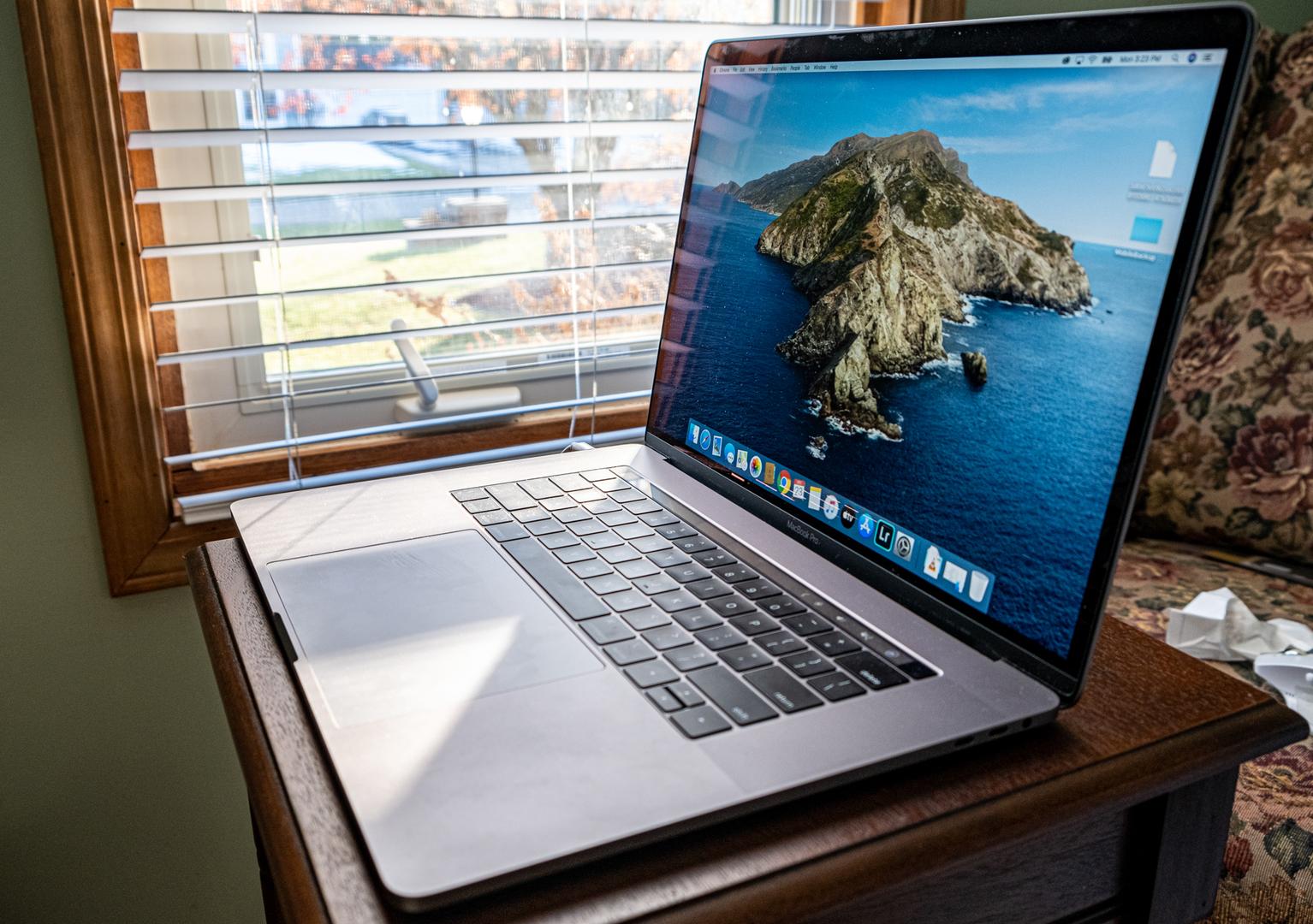 MacBook Pro 2019 15" I9, Gray, 1TB, 32GB LTNT01078 Swappa