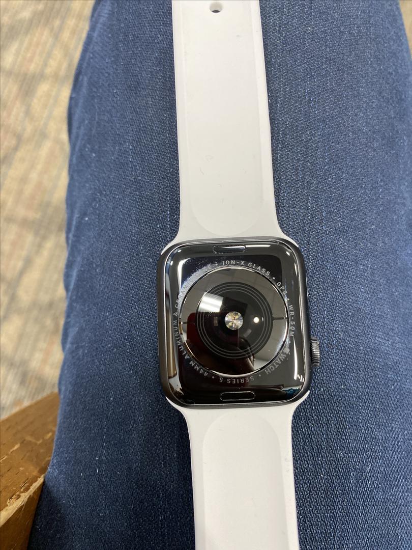 Apple Watch Series 5 44mm Gray, A2093 GPS, Aluminum LUBB09837 Swappa