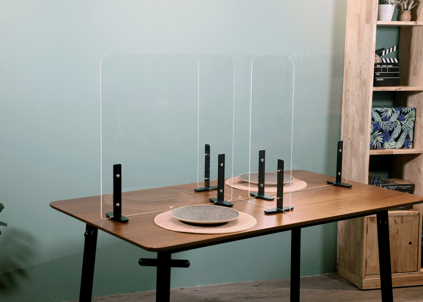 Safe distancing essentials Acrylic shields for the office