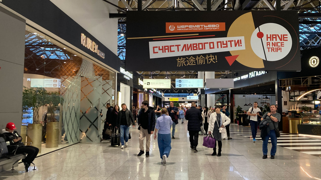 Moscow Airport Installs AIPowered AntiDrone Radar The Moscow Times