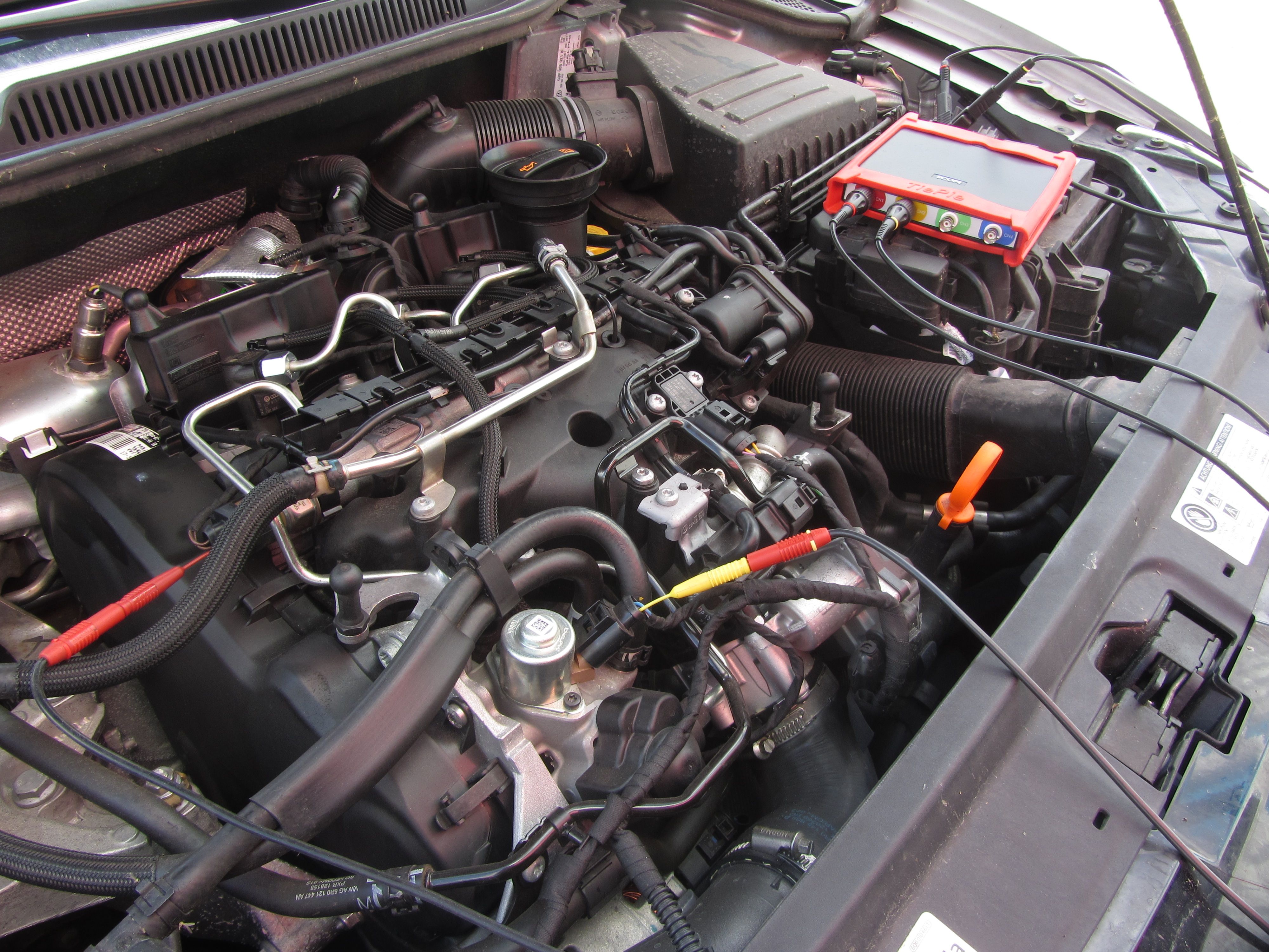 Combined measurement on a fuel pressure sensor and fuel metering valve