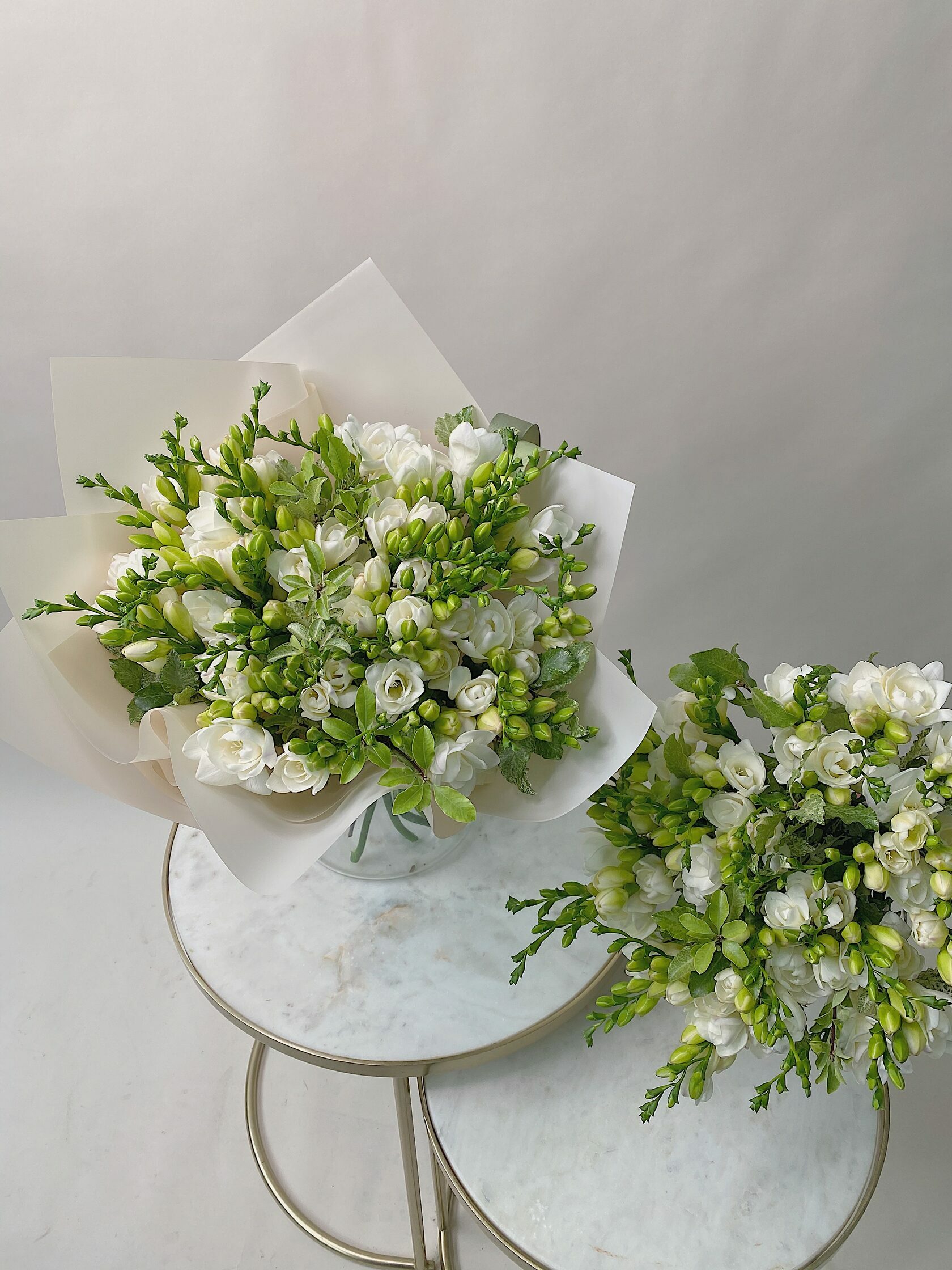 Купить букет фрезий с доставкой в Москве стильные авторские букеты и