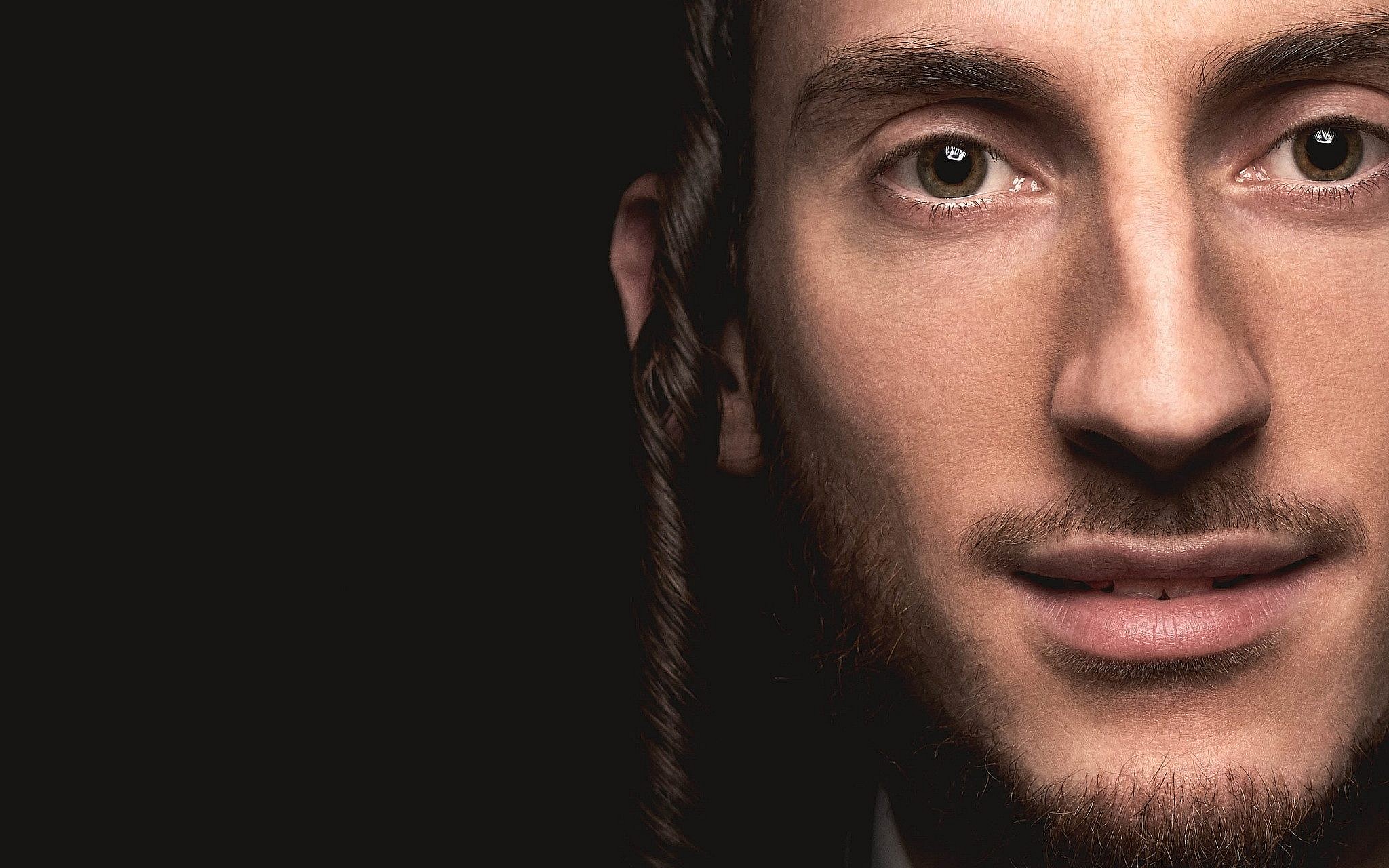 Signed to major label, Belz Hasid singer Shulem Lemmer