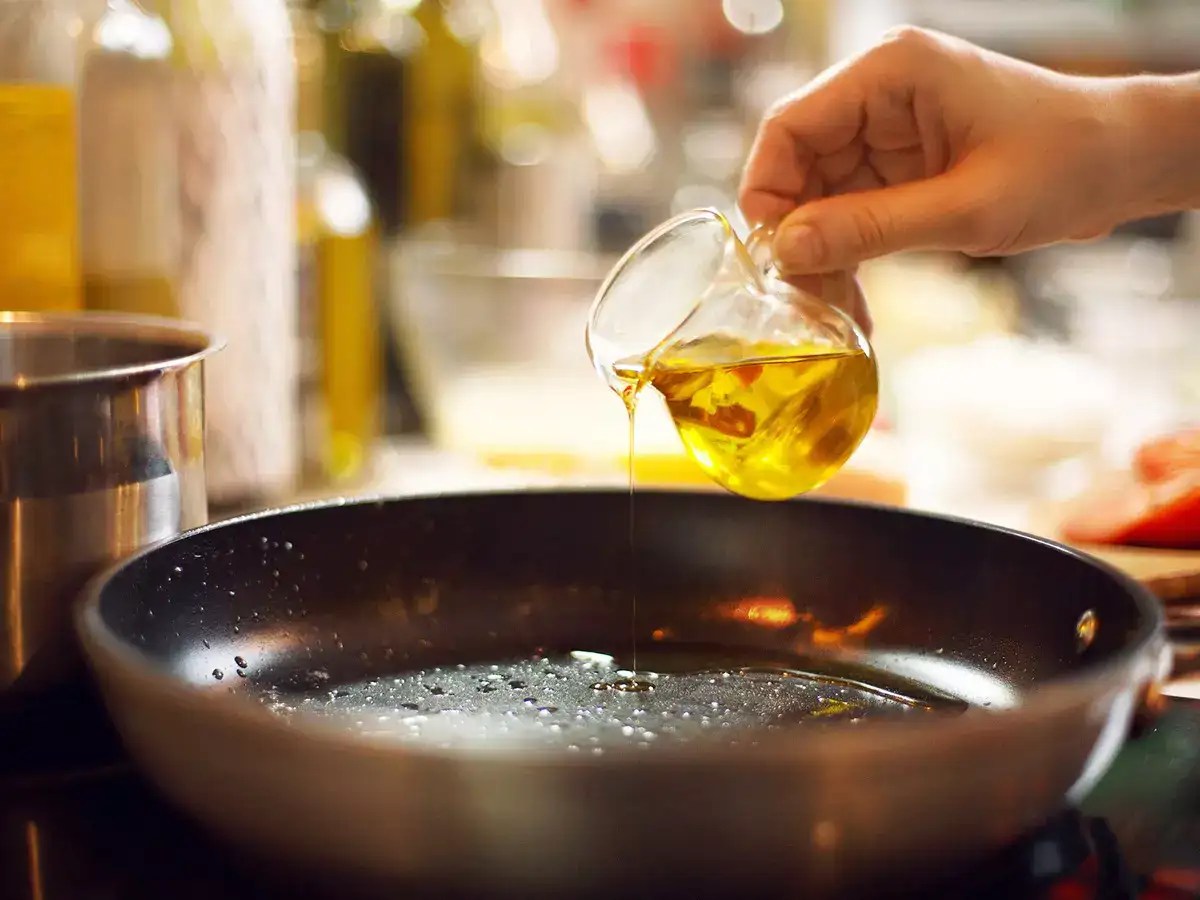 Why vegetable oil shouldn't be on your daily menu, and 5 healthy oils