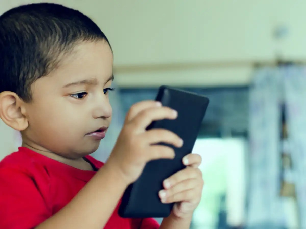 6 ways smartphone use affects a child’s mental health