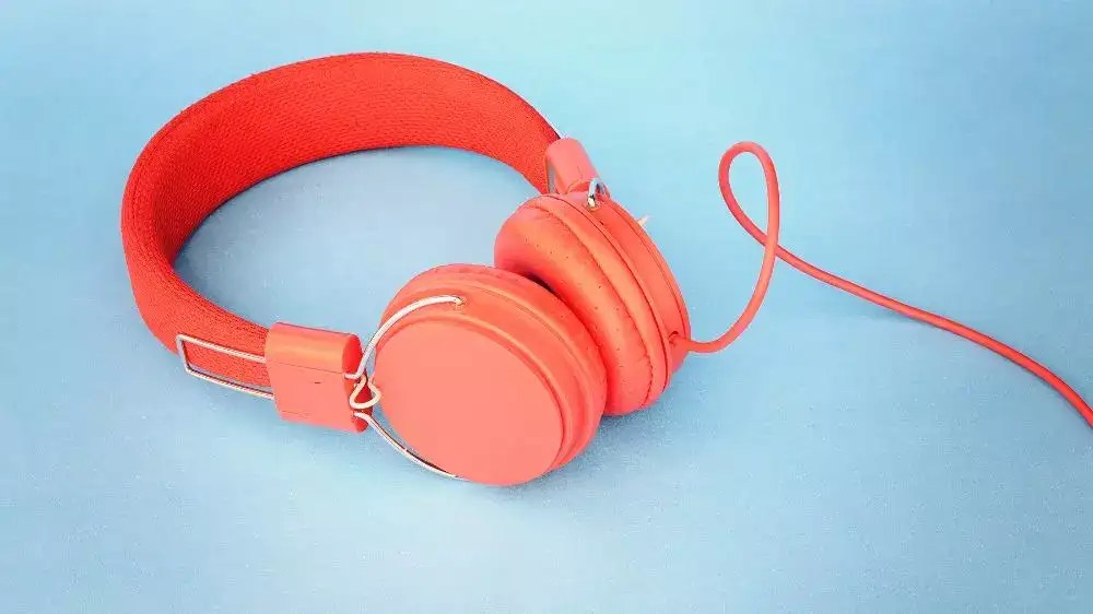 9 tips to protect your ears during extended headphone use