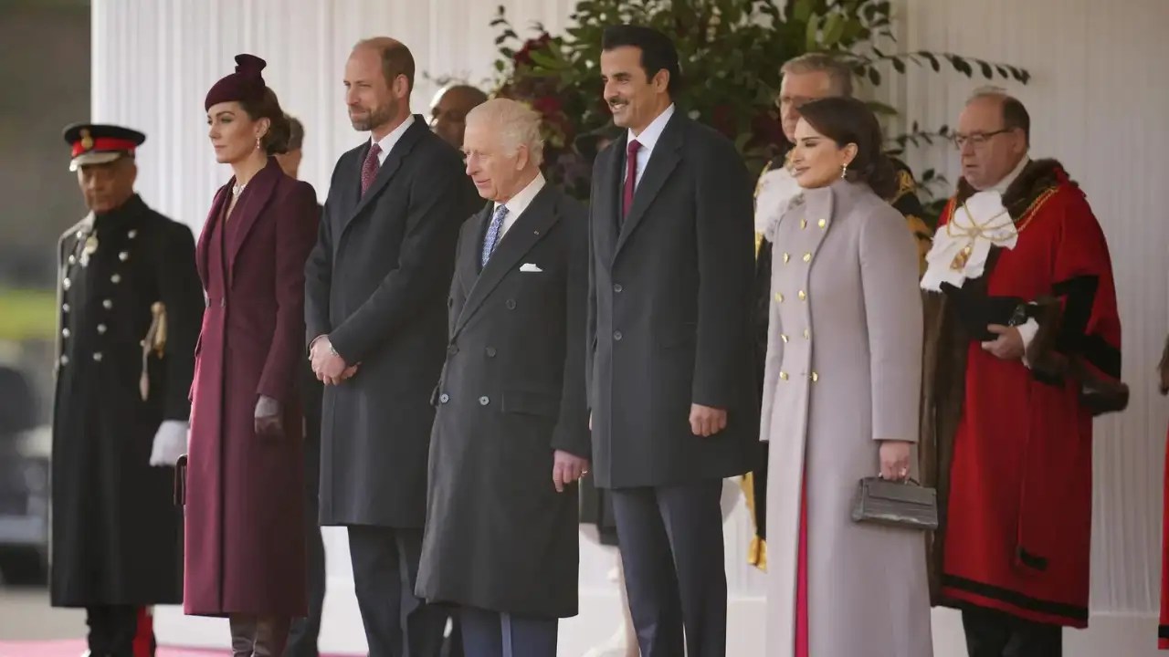 Royal grandeur Prince William and Kate Middleton host Qatar's Emir and