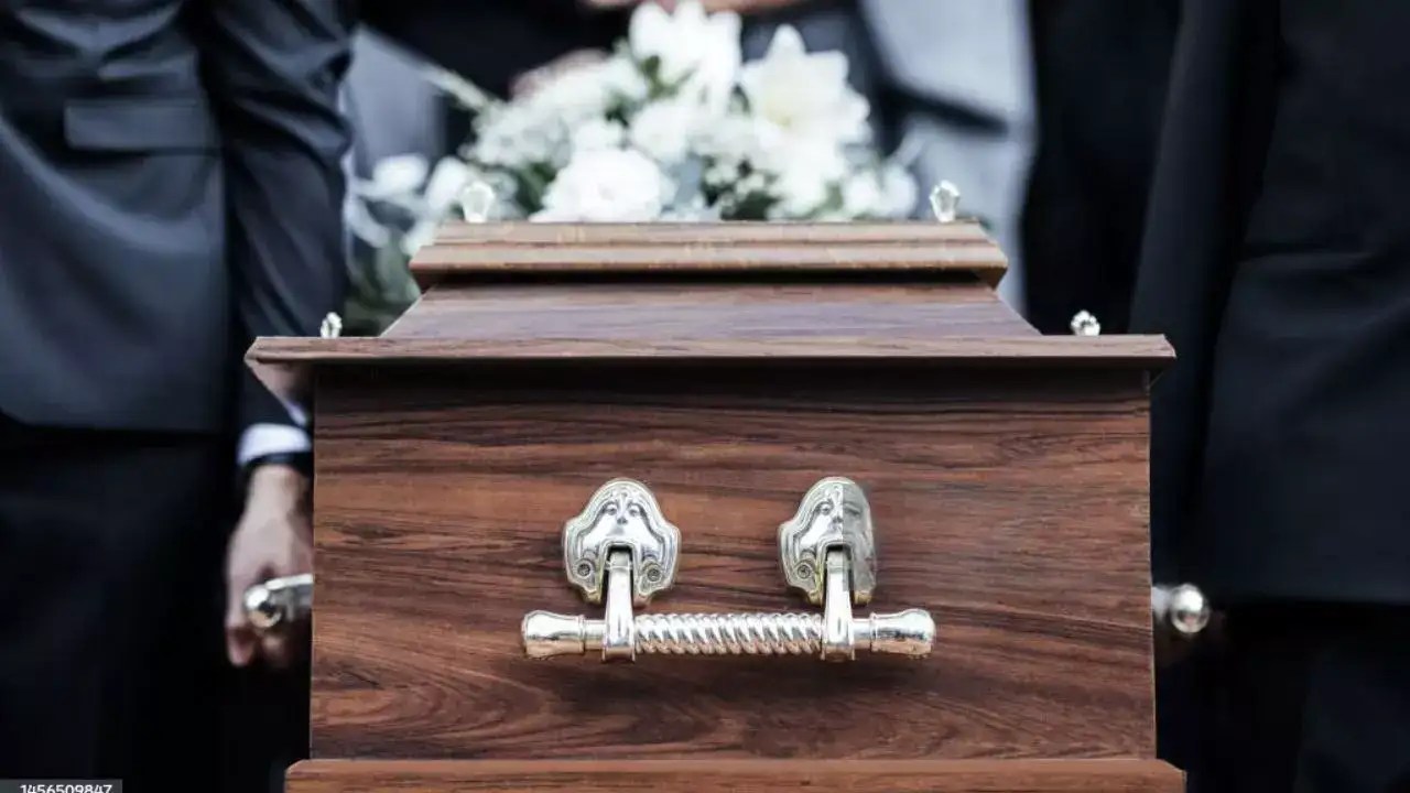 Man fulfills wish of being buried in a 'Snickers' coffin; here's how