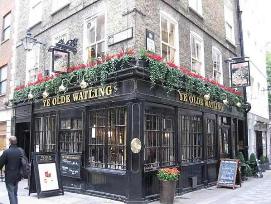 Tin tức thế giới Các cửa hàng và quán rượu ở Anh mở cửa trở lại