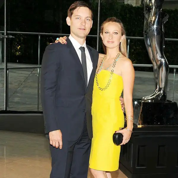 Celebs who married their fans! Pics Celebs who married their fans