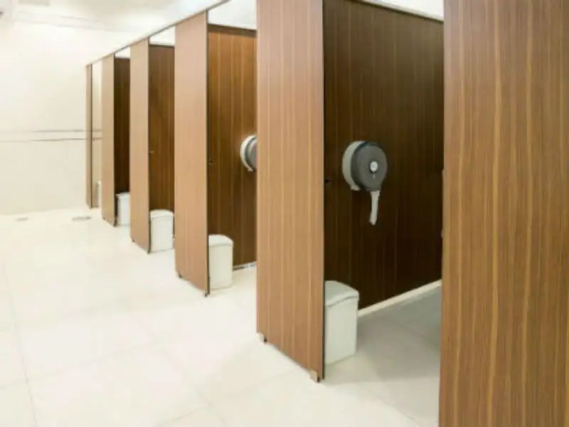 Which toilet cubicle to choose when using a public restroom? The