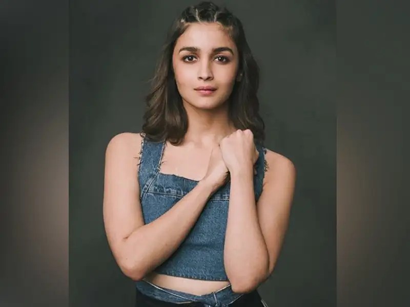 Alia Bhatt reaches 22 million followers on Instagram, thanks fans with
