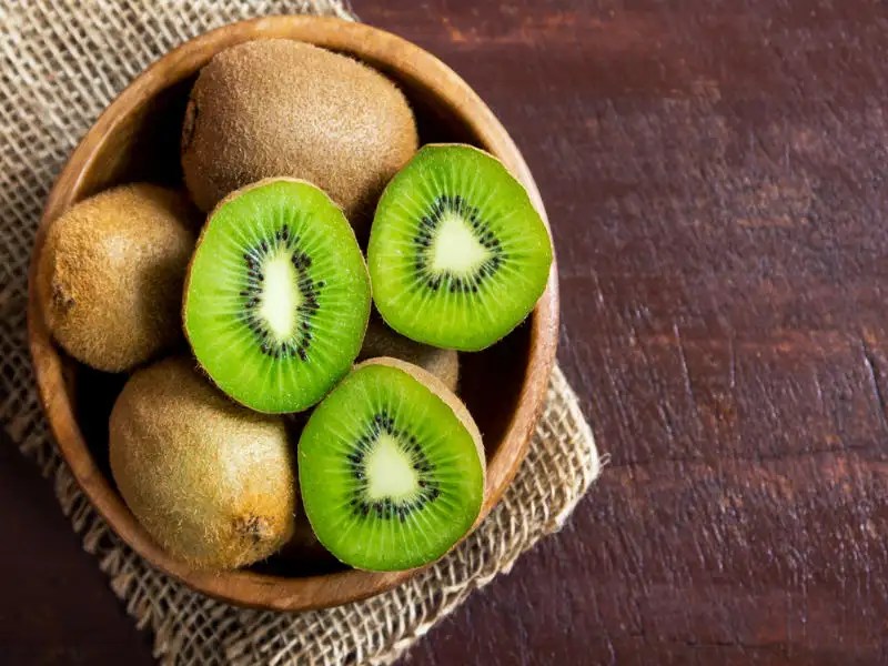 Can you eat kiwi skin?