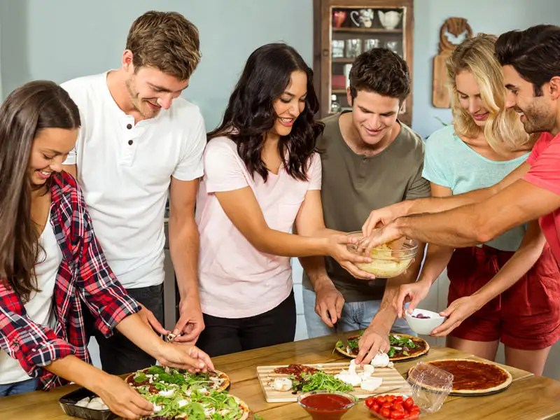 Is eating while standing bad? Fabalabse