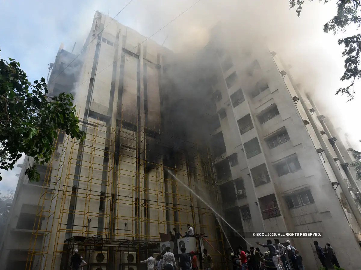 In Photos Fire breaks out at MTNL building in Bandra, over 100 people rescued Mumbai Mirror