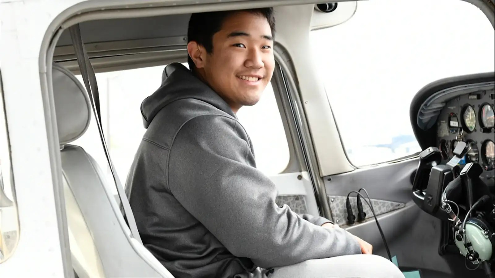 US Teen pilot flies medical supplies to hospitals