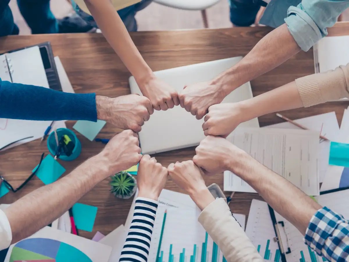 Turn your office colleagues into friends with 5 meaningful rules