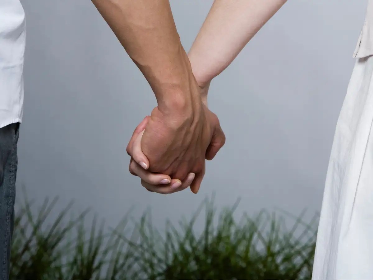 How you hold hands with your partner tells a lot about your personality