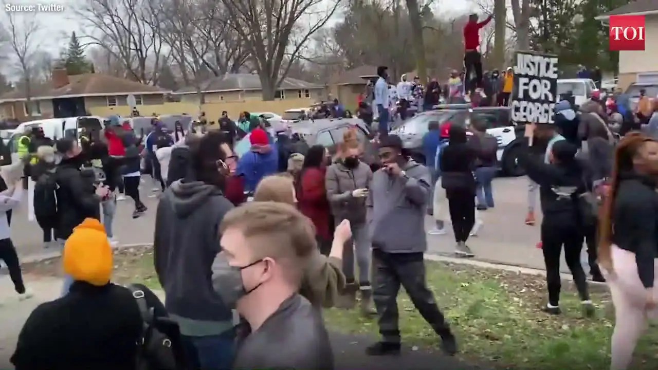 Daunte Wright shooting Protests erupt near Minneapolis after cop