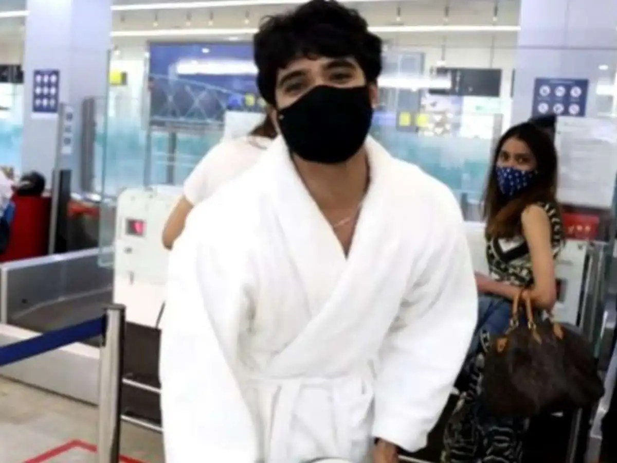 Exclusive Zeeshan Khan reveals about his bathrobe controversy at the airport Times of India