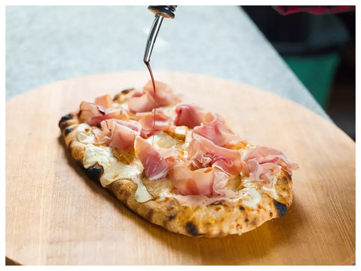 What is a Pinsa and how is it different from a regular Pizza?