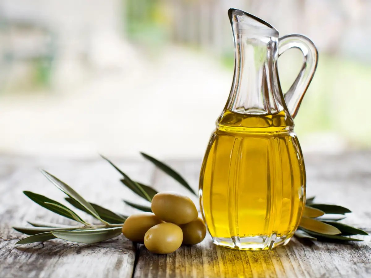 Can Olive oil lower the risk of cardiovascular disease and the death