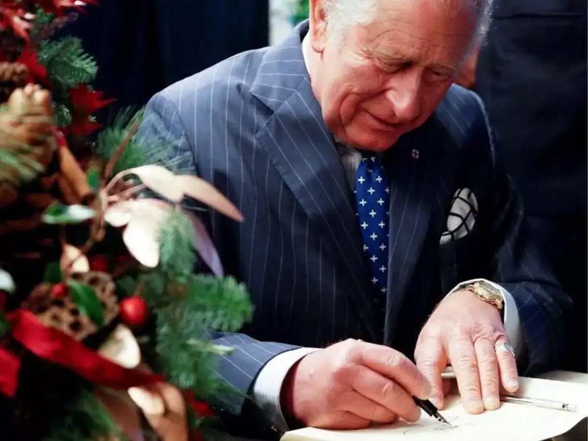 'Sausage fingers' Why Prince Charles has swollen fingers?