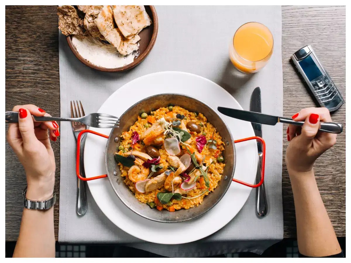 7 basic table etiquettes no one told you about The Times of India