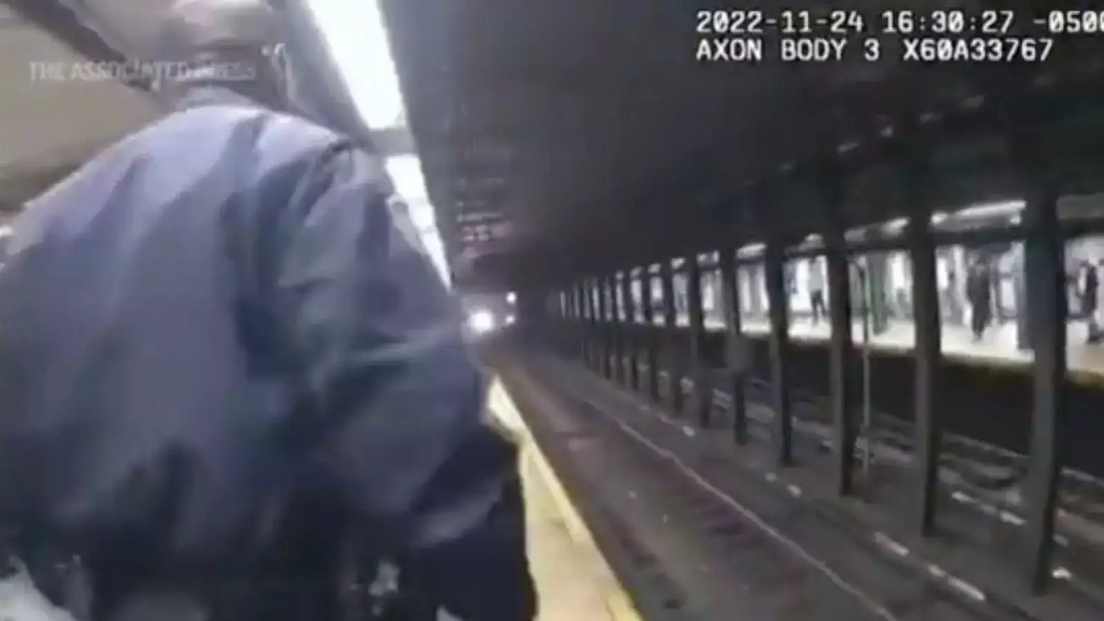 On cam NYPD officers, bystander save man on subway tracks