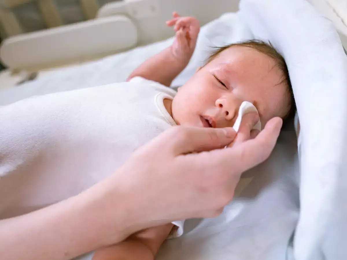 How to know if your baby is born with weak eyes?