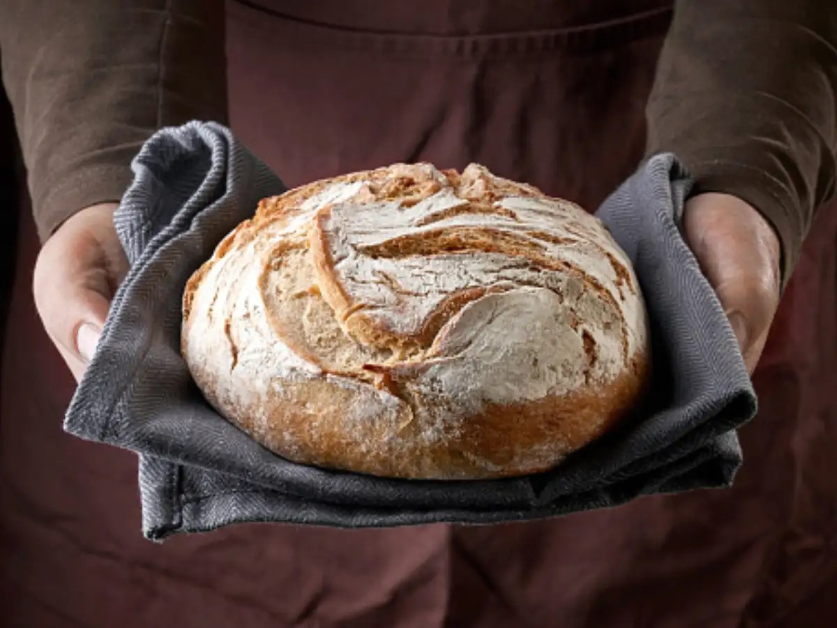 How traditional Icelandic Bread is baked in actual volcanic lava!