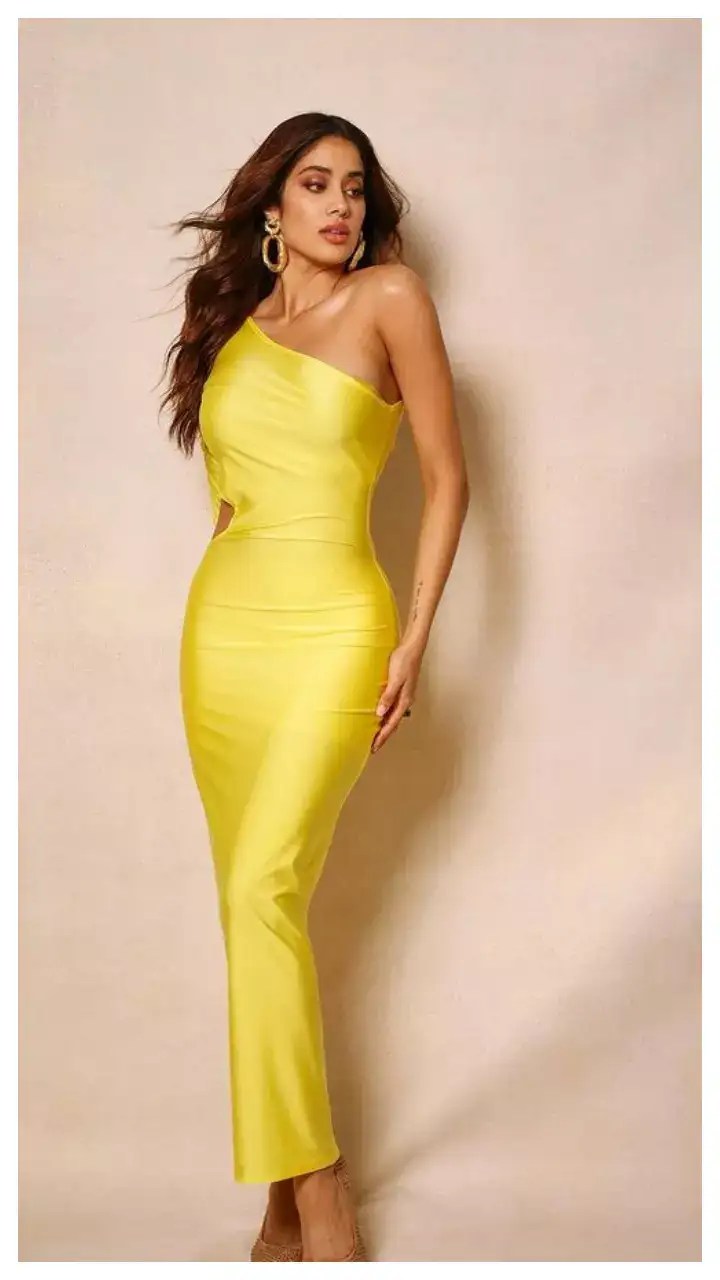 10 Bodycon Dresses Of Jahnvi Kapoor