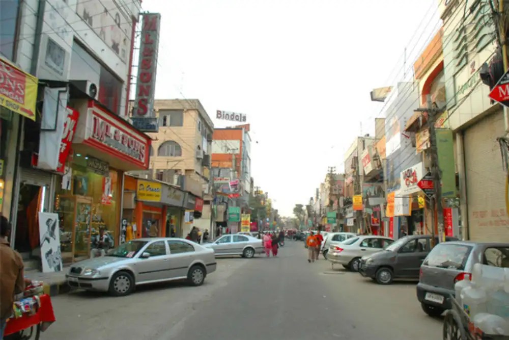 Rajouri garden Main Market Delhi Get the Detail of Rajouri garden