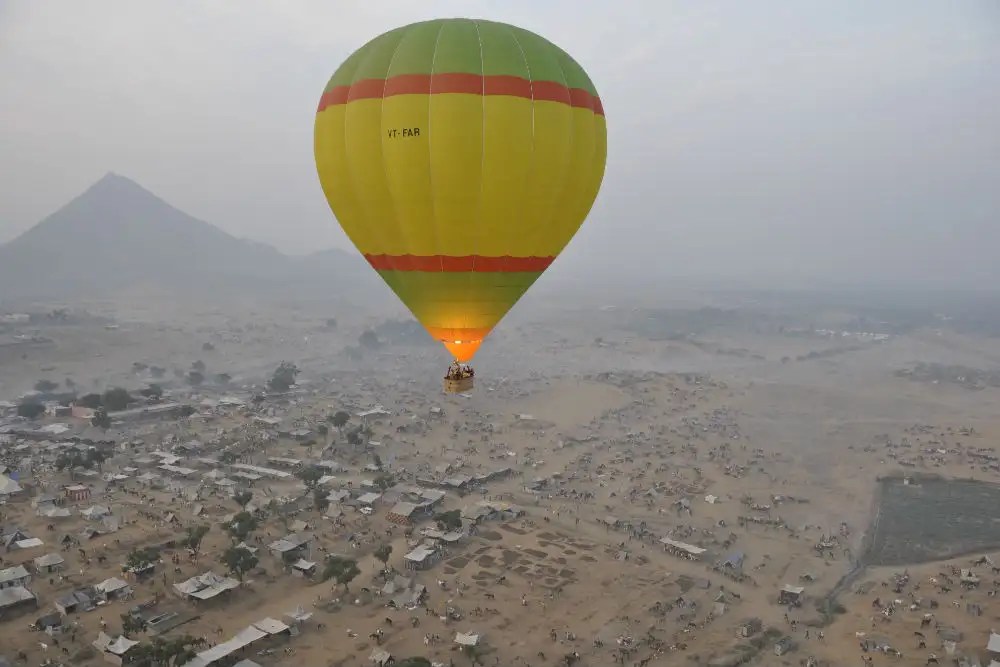 Hot air balloon ride in Pushkar Get the Detail of Hot air balloon ride