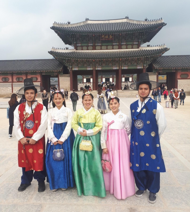 Hanbok in Gyeongbok Wandering Around the Grand Palace in Korean Traditional Dress
