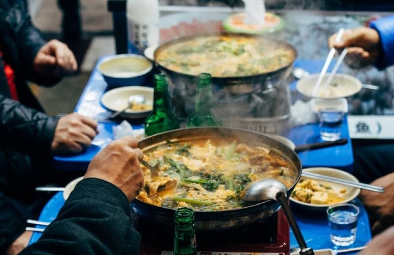 Eating in South Korea Korean Dining Etiquette 101