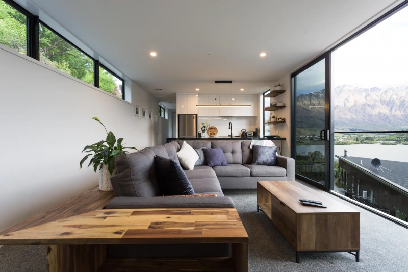 13 Breathtaking Airbnbs in Queenstown with Mountain and Lakeside Views